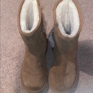 Like New - Kid Tan Ugg